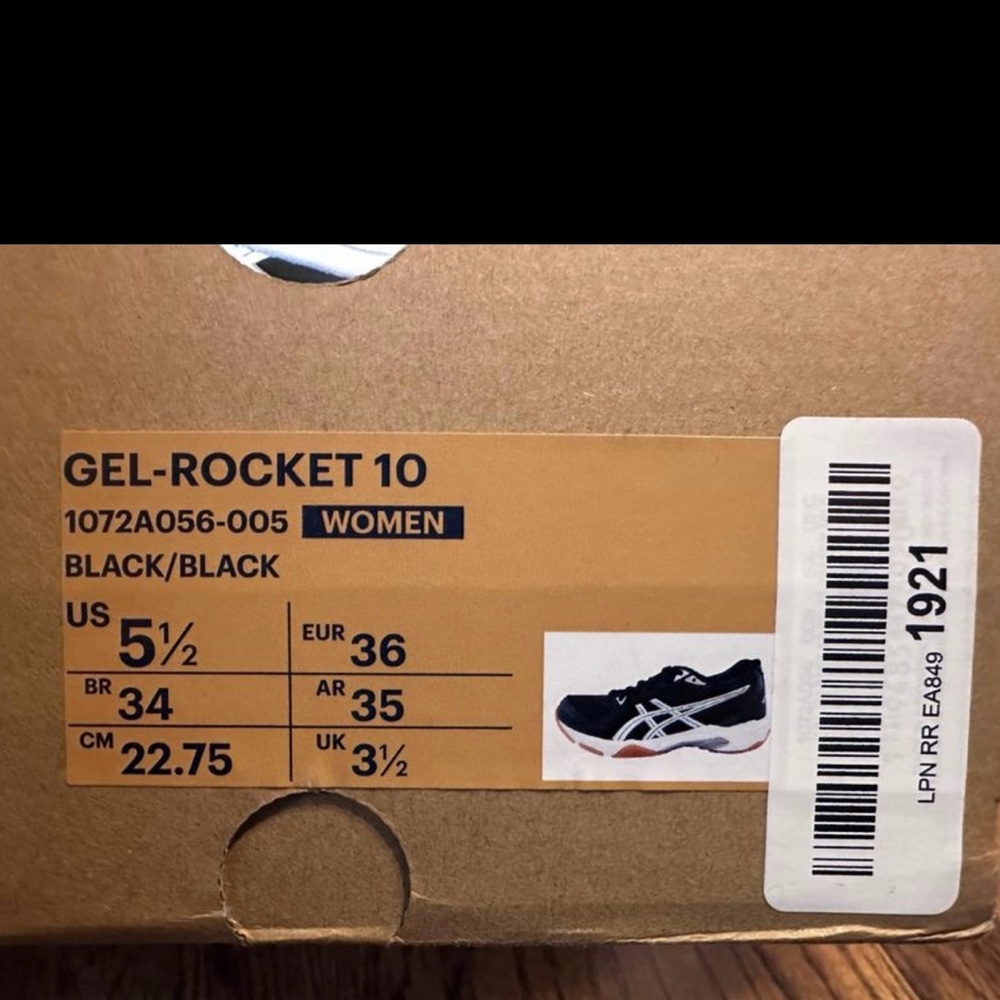 Women’s Asics Gel Rocket 10 court shoe/volleyball athletic shoe size 5.5